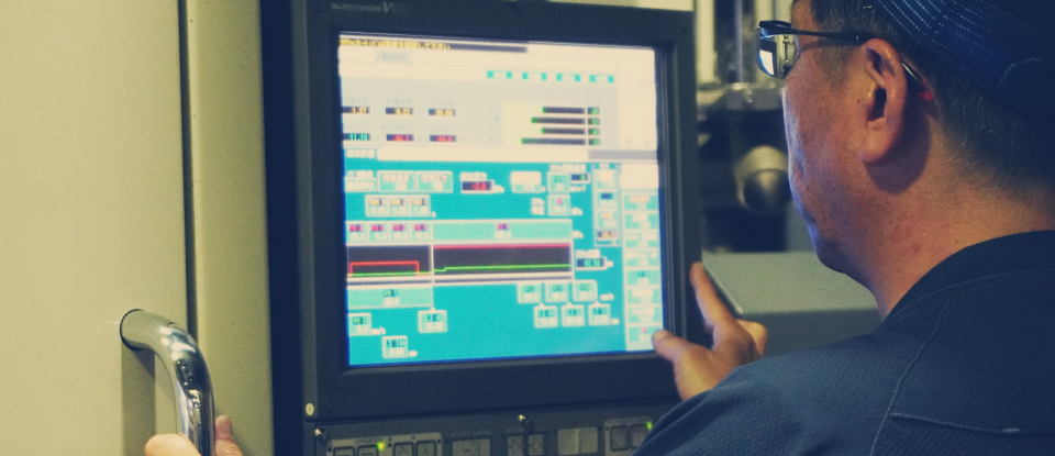 作業している女性